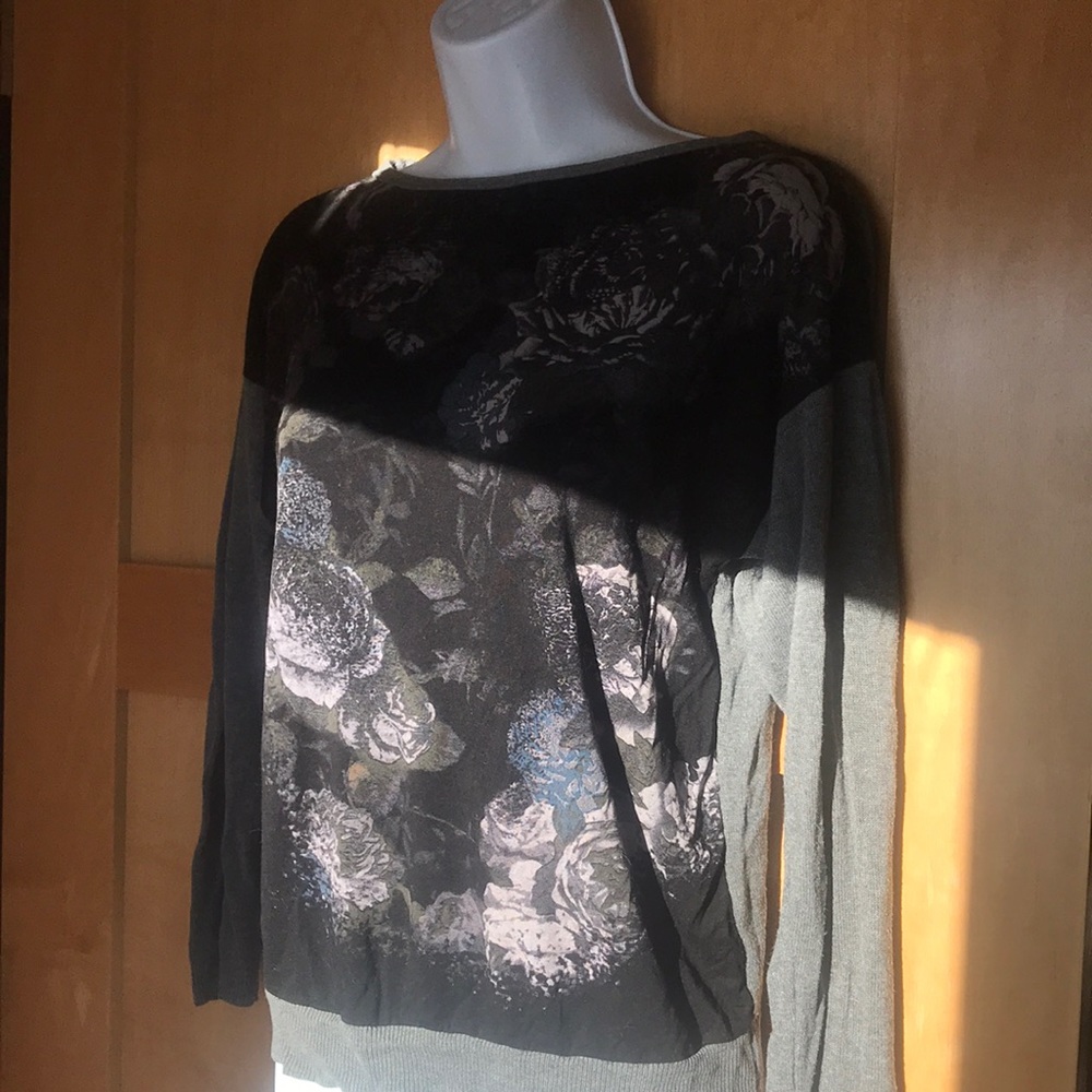 Floral printed lightweight half sleeve top